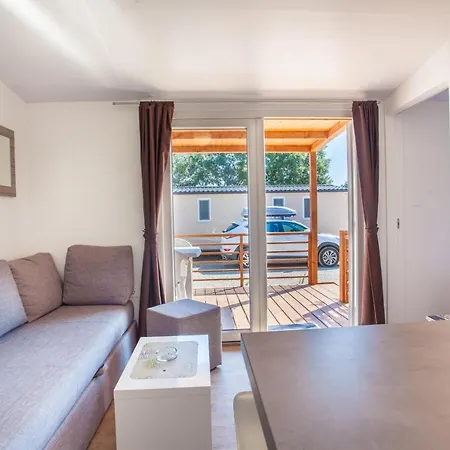 مكان تخييم Mobile Homes Delta Marine At Lopari *