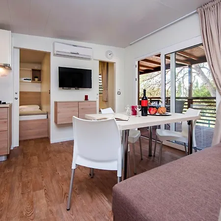 Mobile Homes Delta Marine At Lopari Campeggio Nerezine
