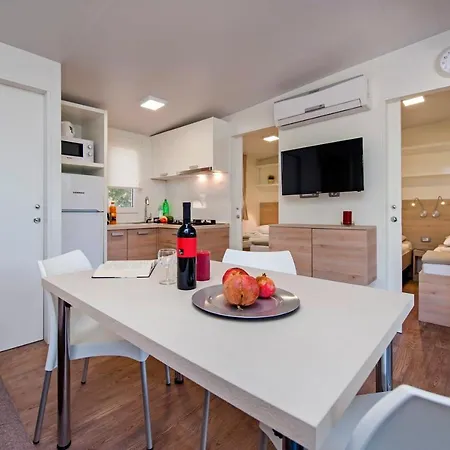 Mobile Homes Delta Marine At Lopari * 네레자인