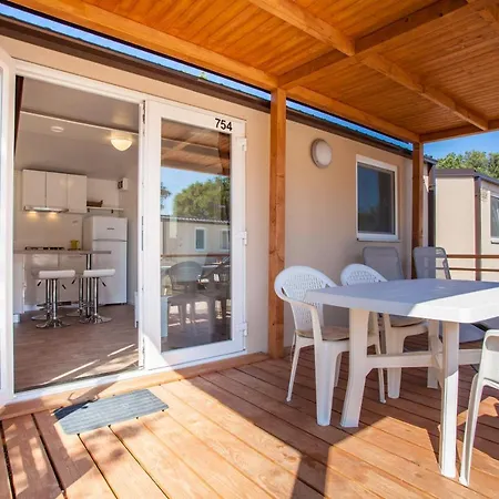 Mobile Homes Delta Marine At Lopari Campeggio Nerezine