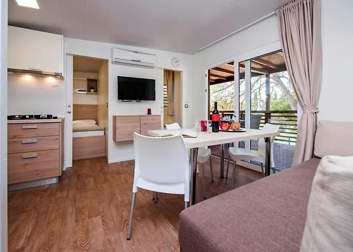Mobile Homes Delta Marine At Lopari Campeggio Nerezine